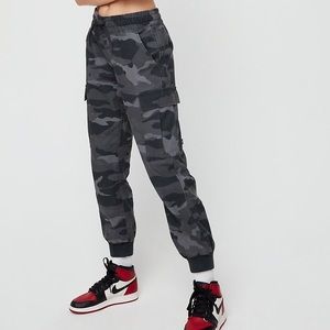 ARITZIA “TWIN FALLS” CARGO JOGGERS